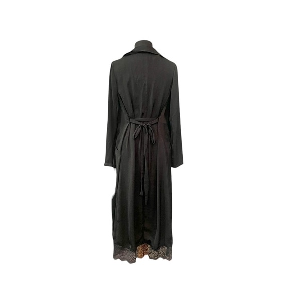 𝐃𝐀𝐘 & 𝐍𝐈𝐆𝐇𝐓 Lace trim Satin Duster - Picture 2 of 6